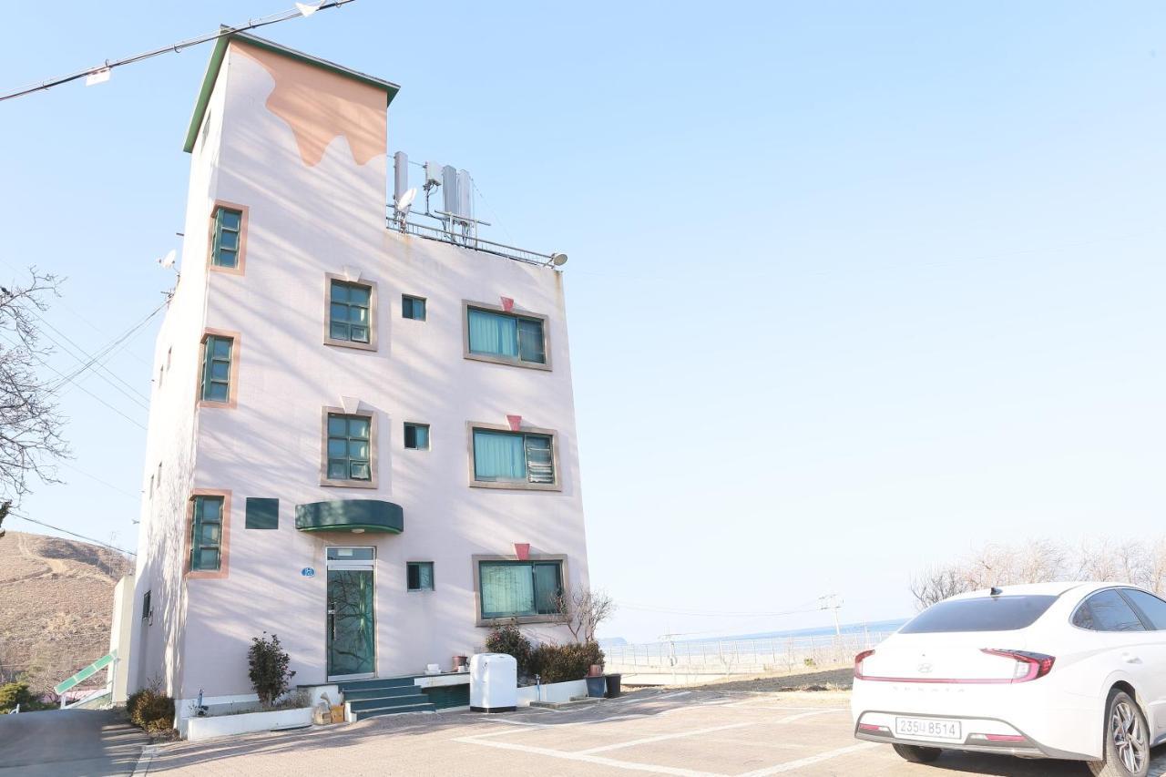 Hotel Mangsang Beach Pension Gangneung Exterior foto