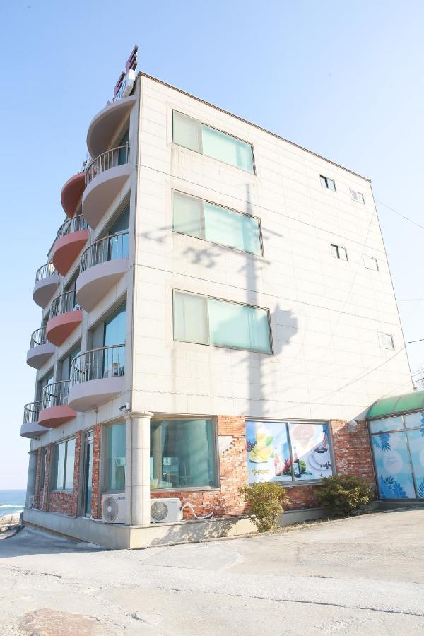 Hotel Mangsang Beach Pension Gangneung Exterior foto