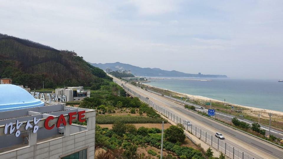 Hotel Mangsang Beach Pension Gangneung Exterior foto